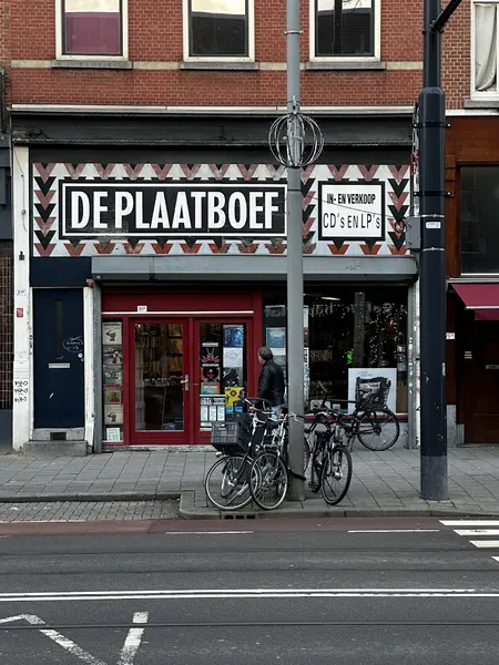 Gevel van De Plaatboef aan de Nieuwe Binnenweg in Rotterdam.